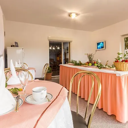 ゲストハウス And Michaela