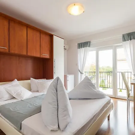 And Michaela Guest house 3*